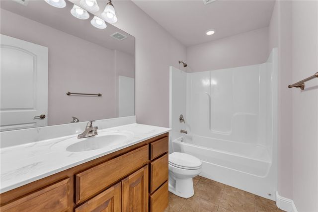 5 Castle Acre Lane, Bella Vista, AR 72715