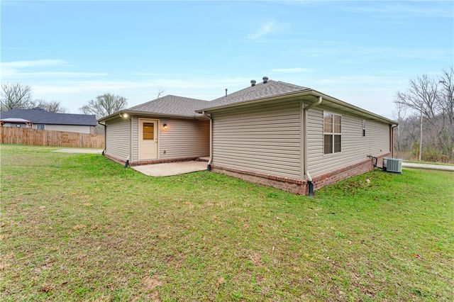 5 Castle Acre Lane, Bella Vista, AR 72715