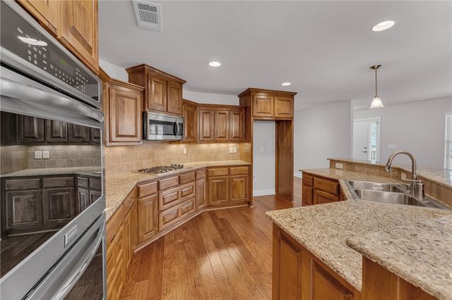 5 Castle Acre Lane, Bella Vista, AR 72715