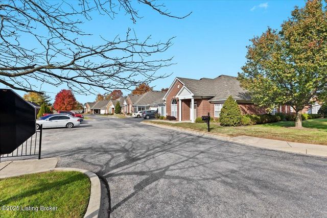 6514 Park Club Cir, Louisville, KY 40229