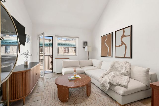 211 THOMPSON Street PHH, New York City, NY 10012