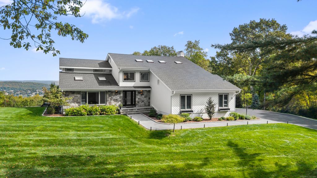 11 Hillcrest Drive, New Fairfield, CT 06812