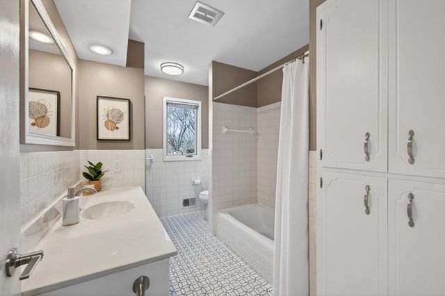 6331 Riverview Terrace NE, Fridley, MN 55432