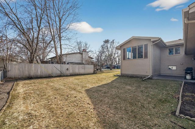 6331 Riverview Terrace NE, Fridley, MN 55432