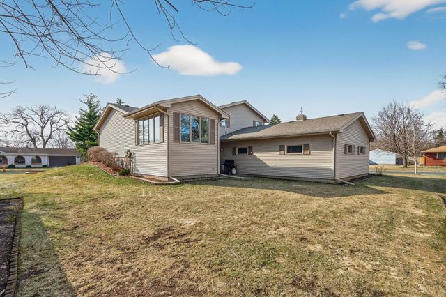 6331 Riverview Terrace NE, Fridley, MN 55432