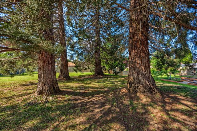 2336 Table Rock Road, Medford, OR 97501