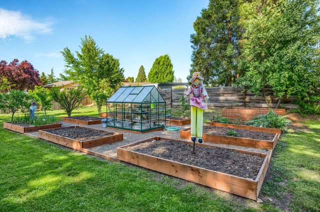 2336 Table Rock Road, Medford, OR 97501