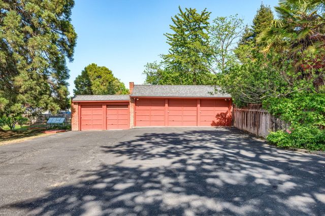 2336 Table Rock Road, Medford, OR 97501