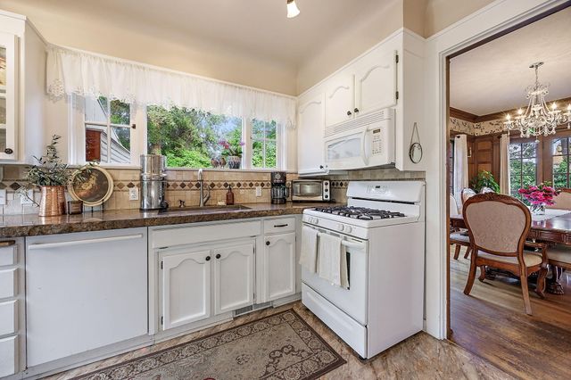 2336 Table Rock Road, Medford, OR 97501