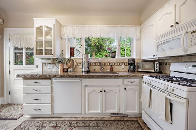 2336 Table Rock Road, Medford, OR 97501