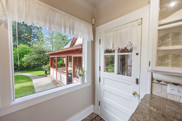 2336 Table Rock Road, Medford, OR 97501