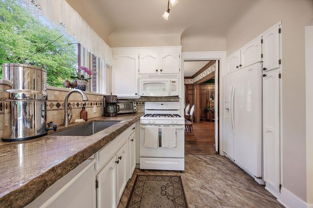 2336 Table Rock Road, Medford, OR 97501