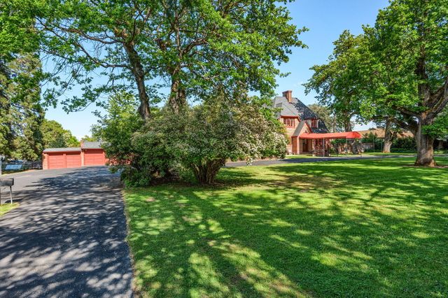 2336 Table Rock Road, Medford, OR 97501