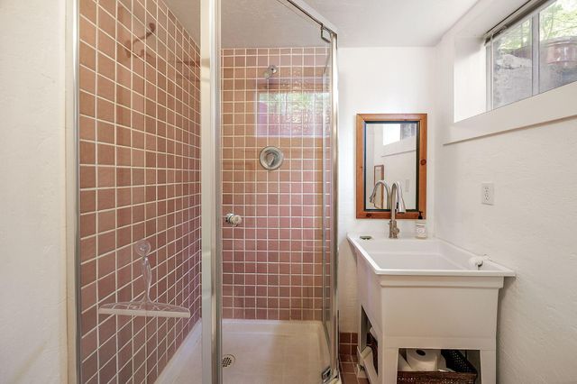 2336 Table Rock Road, Medford, OR 97501