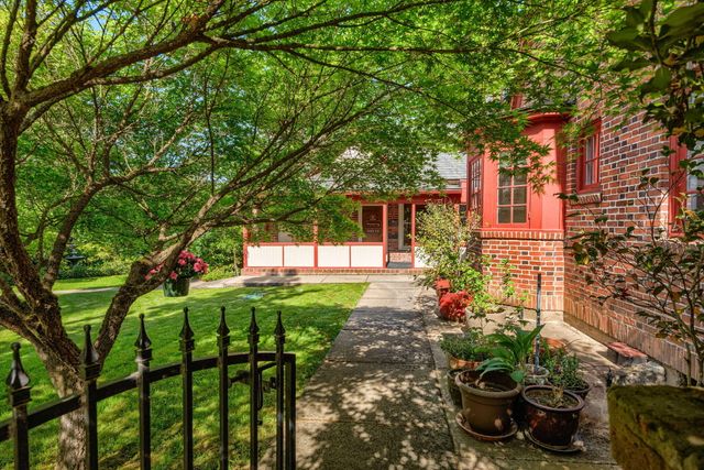 2336 Table Rock Road, Medford, OR 97501