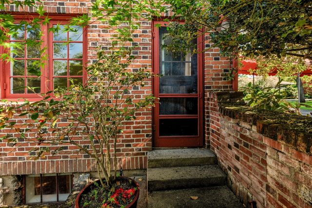 2336 Table Rock Road, Medford, OR 97501