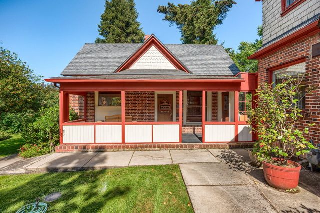 2336 Table Rock Road, Medford, OR 97501