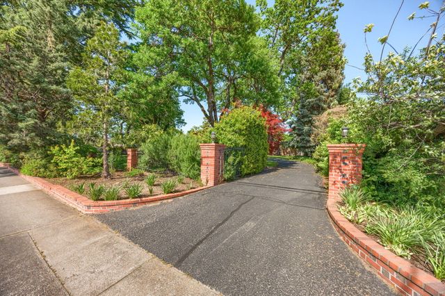 2336 Table Rock Road, Medford, OR 97501