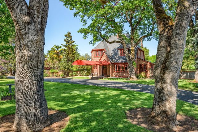 2336 Table Rock Road, Medford, OR 97501