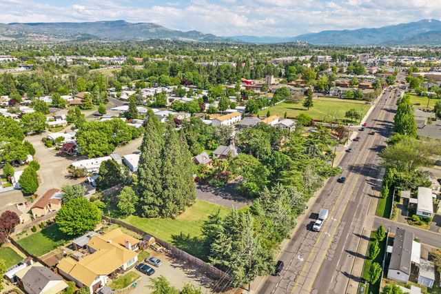 2336 Table Rock Road, Medford, OR 97501