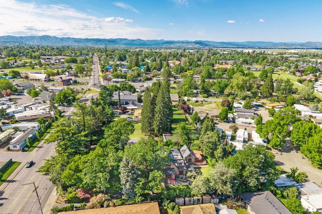 2336 Table Rock Road, Medford, OR 97501