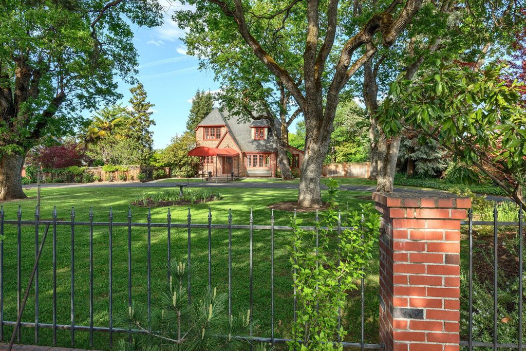 2336 Table Rock Road, Medford, OR 97501