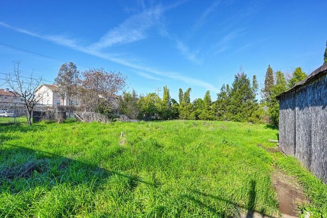 1005 North Ave, Sacramento, CA 95838