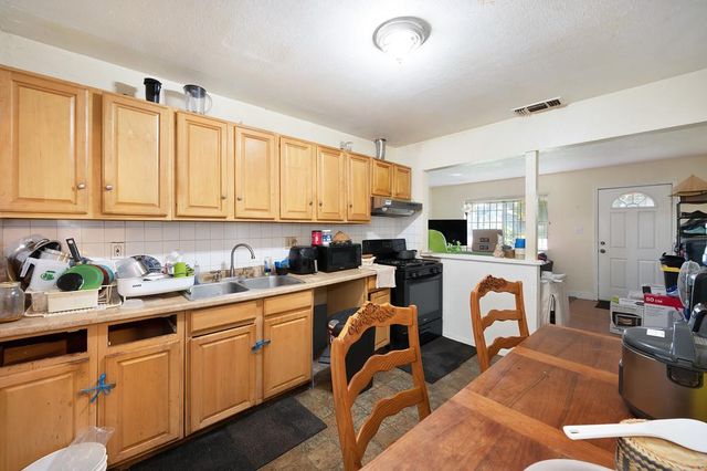 1005 North Ave, Sacramento, CA 95838