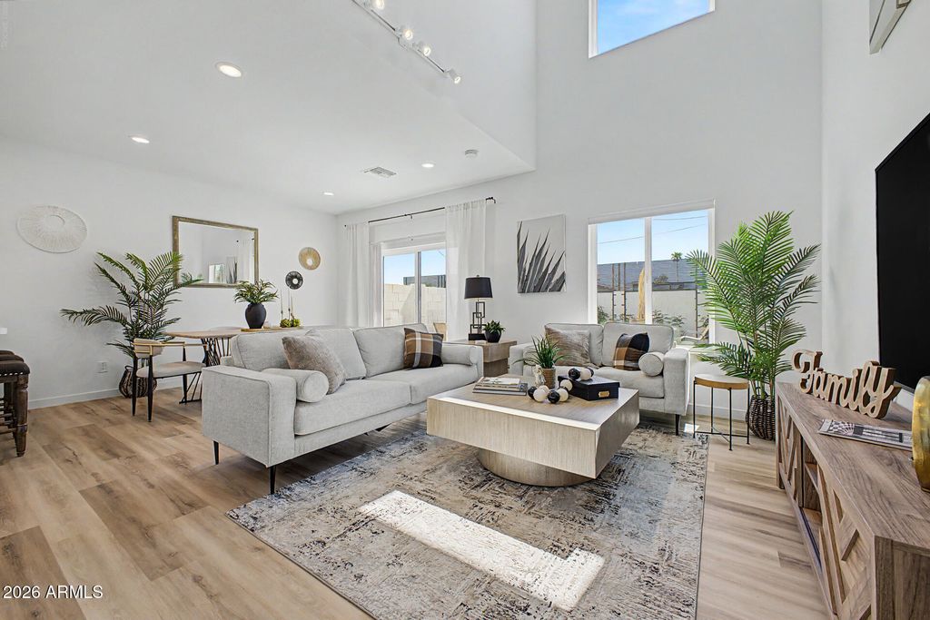 2041 E MICHIGAN Avenue 2, Phoenix, AZ 85022 — exterior