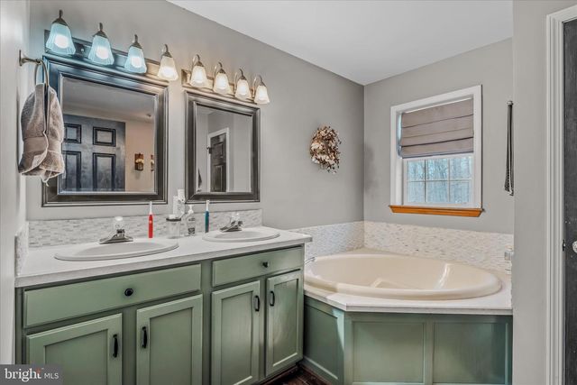 242 DRIFTWOOD DR, Gerrardstown, WV 25420