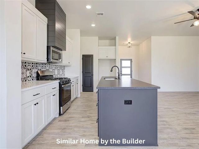 2004 W Flintlock Way, Mustang, OK 73064