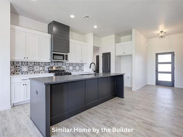 2004 W Flintlock Way, Mustang, OK 73064