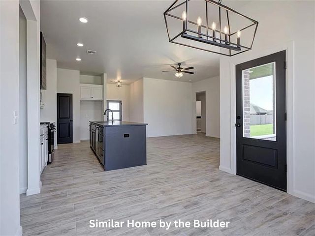 2004 W Flintlock Way, Mustang, OK 73064