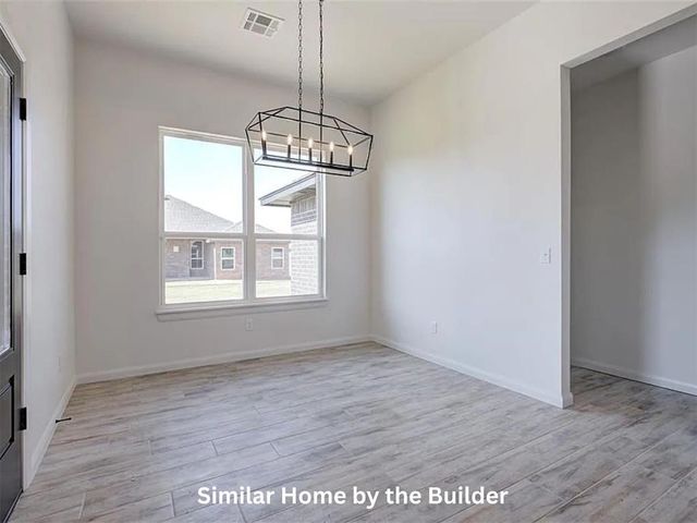 2004 W Flintlock Way, Mustang, OK 73064