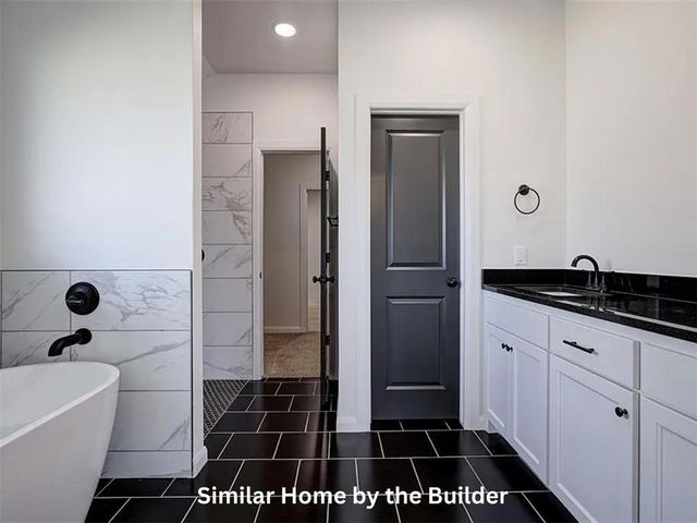 2004 W Flintlock Way, Mustang, OK 73064