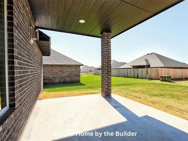 2004 W Flintlock Way, Mustang, OK 73064