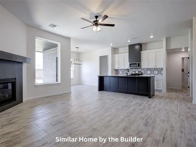 2004 W Flintlock Way, Mustang, OK 73064