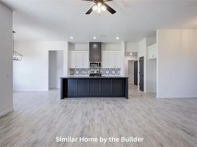 2004 W Flintlock Way, Mustang, OK 73064