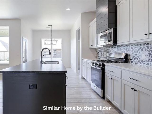 2004 W Flintlock Way, Mustang, OK 73064