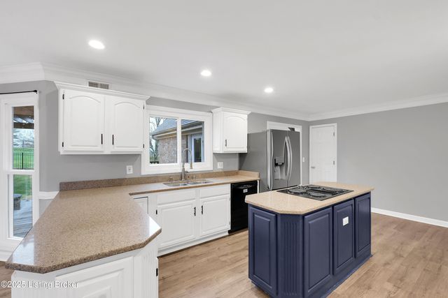 1708 Mahogany Run Dr, La Grange, KY 40031