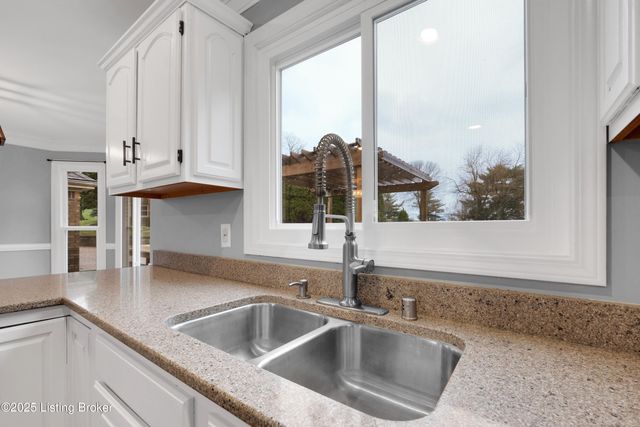 1708 Mahogany Run Dr, La Grange, KY 40031