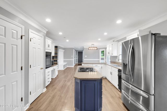 1708 Mahogany Run Dr, La Grange, KY 40031