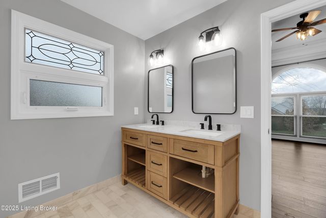 1708 Mahogany Run Dr, La Grange, KY 40031