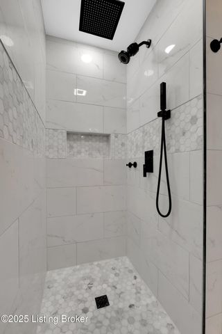 1708 Mahogany Run Dr, La Grange, KY 40031