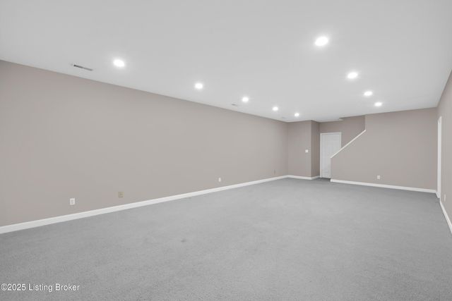 1708 Mahogany Run Dr, La Grange, KY 40031