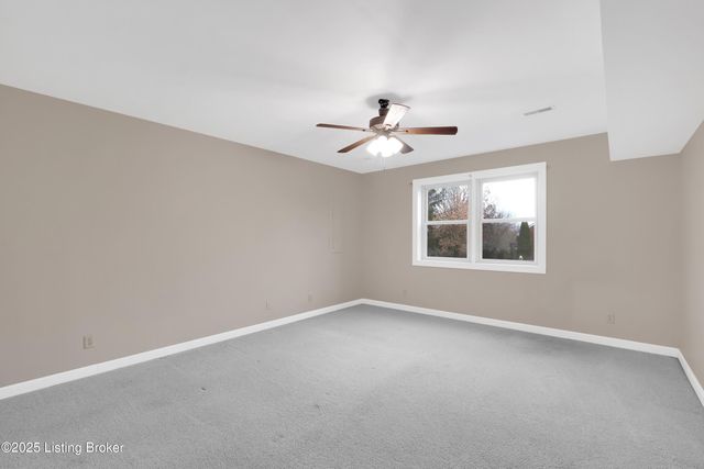 1708 Mahogany Run Dr, La Grange, KY 40031