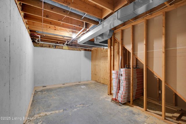 1708 Mahogany Run Dr, La Grange, KY 40031