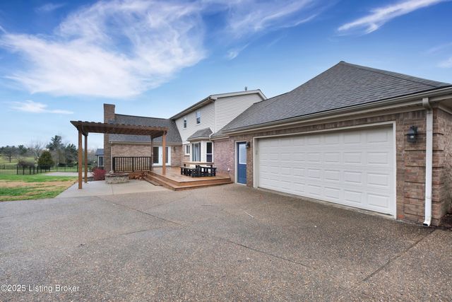 1708 Mahogany Run Dr, La Grange, KY 40031