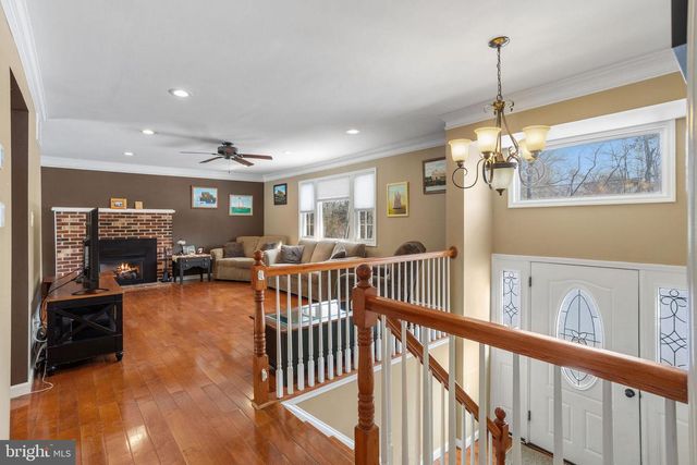 270 MOUNT LAUREL RD, Mount Laurel, NJ 08054