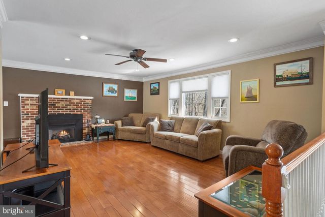 270 MOUNT LAUREL RD, Mount Laurel, NJ 08054